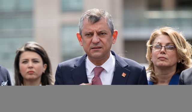 CHP Genel Başkanı Özel, Zafer Partisi Genel Başkanı Özdağ'ın yargılandığı davayı takip etti