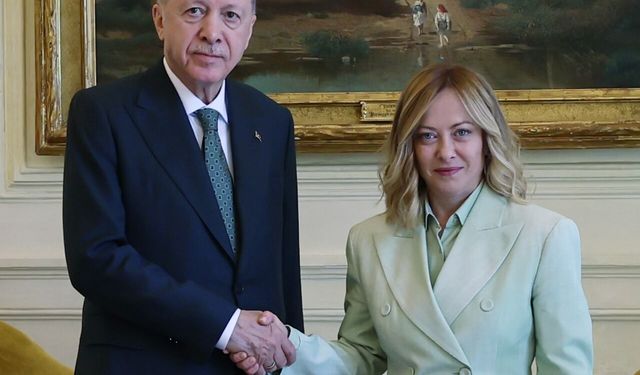 Cumhurbaşkanı Erdoğan, İtalya'da resmi törenle karşılandı