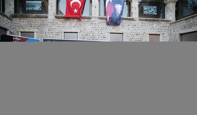 Edirne'de düzenlenen konserde Türkçe ve Yunanca şarkılar seslendirildi