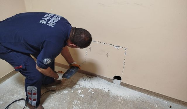 Erzincan'da havalandırma boşluğuna düşen kediyi itfaiye ekipleri kurtardı