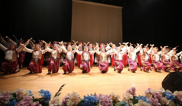 "Sakarya 15. Uluslararası Halk Oyunları Festivali" sona erdi