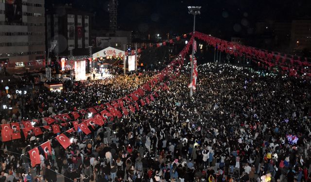 Şarkıcı Rafet El Roman Kırıkkale'de konser verdi
