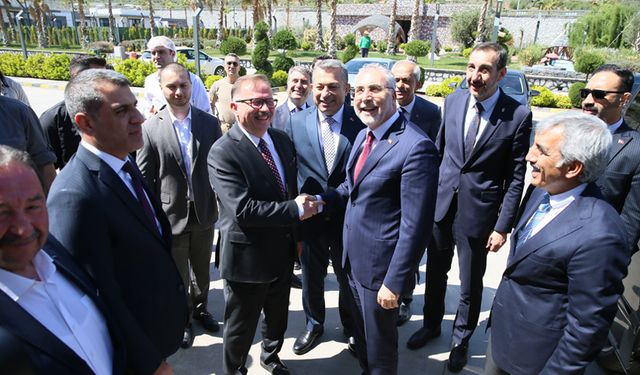 Çalışma ve Sosyal Güvenlik Bakanı Işıkhan, Kilis'te temaslarda bulundu
