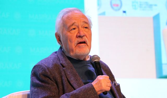Prof. Dr. İlber Ortaylı, Marmara Kariyer Fuarı'nda öğrencilerle bir araya geldi