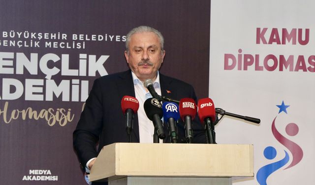 Mustafa Şentop, Trabzon'da 'Kamu Diplomasisi'ni anlattı