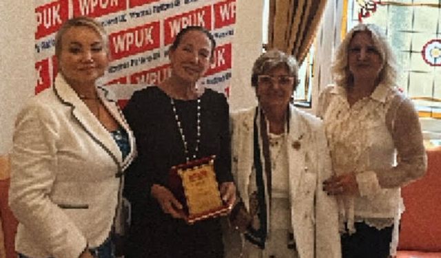 Nermin Bezmen Londra'da, “Alzheimer”ı konu alan “Unutkan Aşk” kitabını anlattı