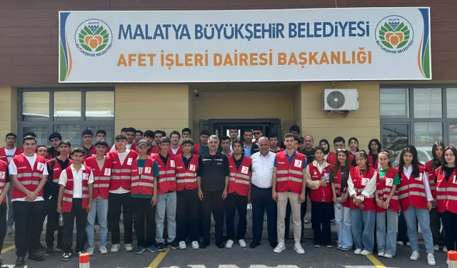 Genç Kızılay ekibine afet ve yangın konularında eğitim verildi