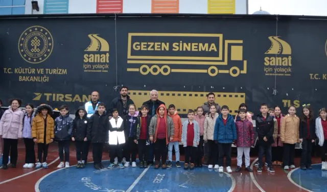 Gezen Sinema yüzlerce durağın heyecanı oldu