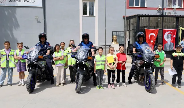 Güvenli trafiğin şartlarını ‘tebessümle’ öğrendiler