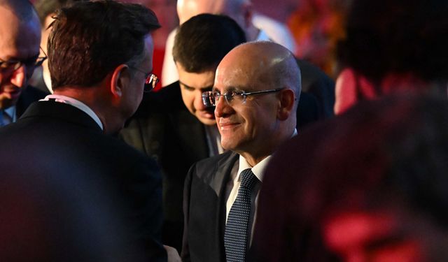 Bakan Şimşek'ten, Londra'da Türkiye'nin büyümesiyle ilgili 'Parlak' mesaj