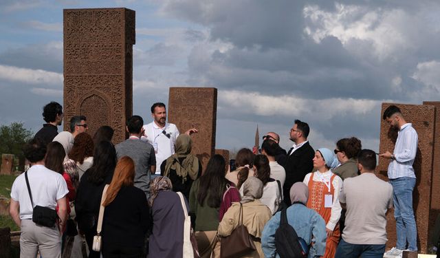 YTB, tarihi mekanlar gölgesinde Ermeni meselesine ışık tuttu
