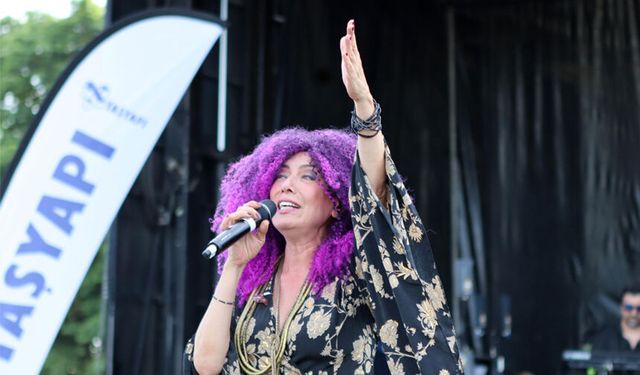 Sibel Tüzün, Kıbrıs Türk Kültür Festivali’nde sahne aldı