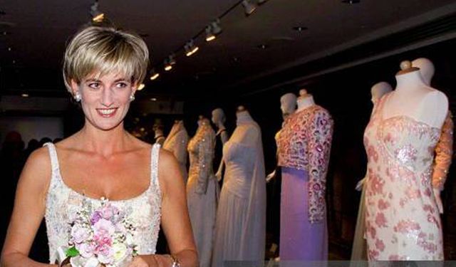 ‘Prenses Diana’nın Stili ve Kraliyet Koleksiyonu’ açık artırmada