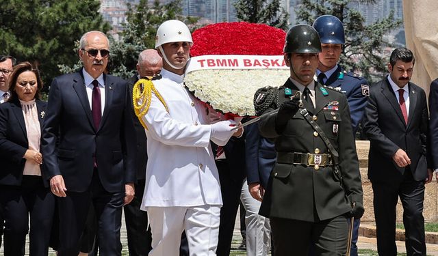 TBMM Başkanı Kurtulmuş Anıtkabir'i ziyaret etti