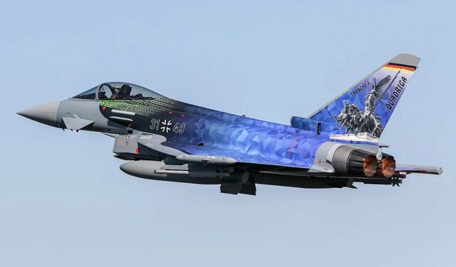 Avrupa'nın gelişmiş savaş uçağı Eurofighter Typhoon