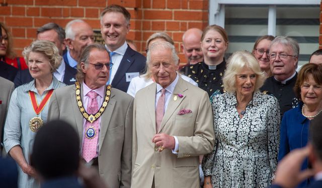 Kral Charles ve Kraliçe Camilla Newmarket Halkıyla Buluştu
