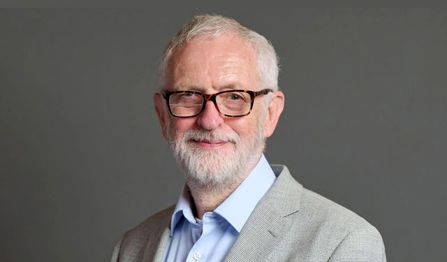 Jeremy Corbyn, yeni parti kuracaklarını doğruladı