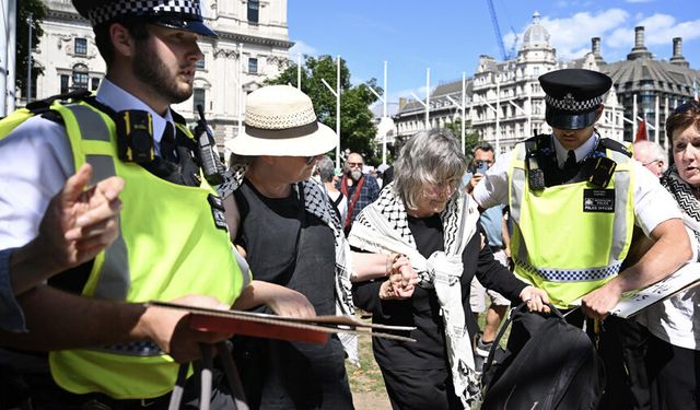 Londra Polisi, "Palestine Action"a destek veren 200 kişiyi gözaltına aldı