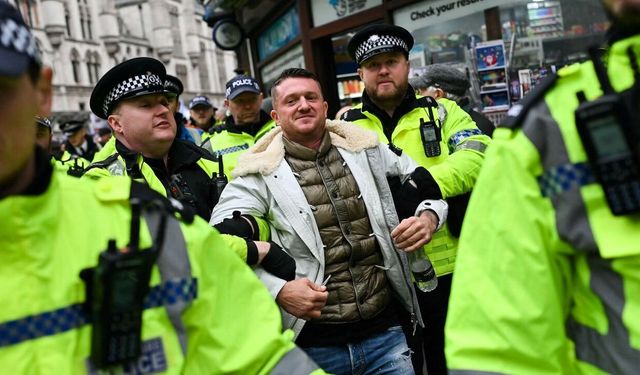 İngiltere'de aşırı sağcı Tommy Robinson gözaltına alındı