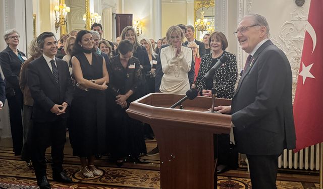 Türk ve İngiliz kadın liderler Londra'de büyükelçilikte bir araya geldi