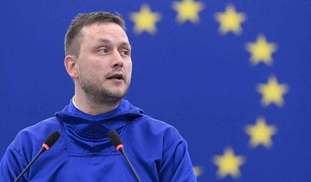 Grönland, AB’ye de, ABD'ye de Mesafeli Duracak