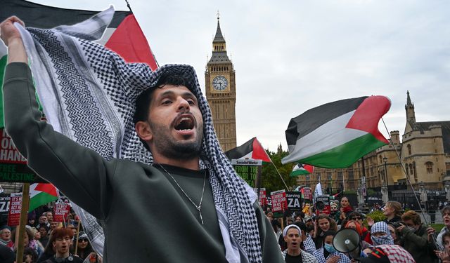 Küresel Sumud Filosu'na İsrail saldırısı Londra'da protesto edildi