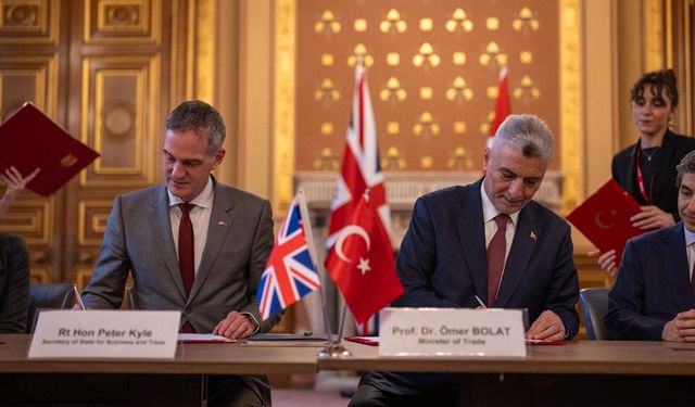 Türkiye ve İngiltere arasında yeni ticari anlaşmalar imzalandı