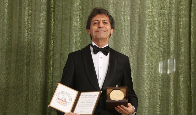 Yazar Akif Manaf 2025 Yılı International Peace Prize Ödülü