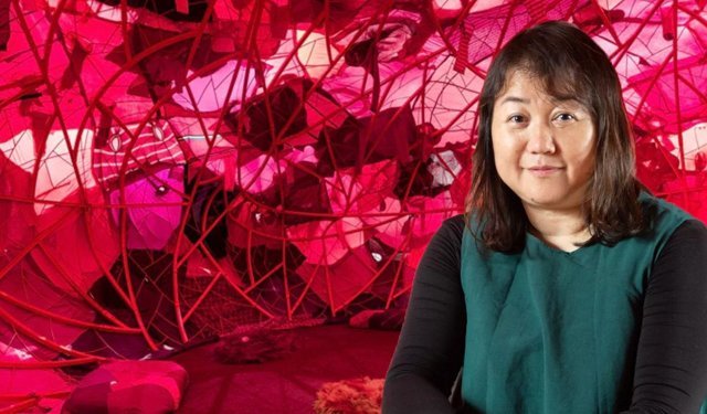 Chiharu Shiota’nın Threads of Life sergisi, Londra’da sanatseverlerle buluşuyor