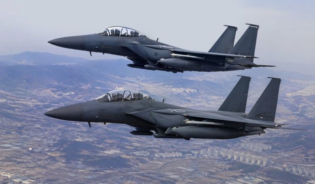 Pilotlar selfie çekerken savaş uçakları çarpıştı