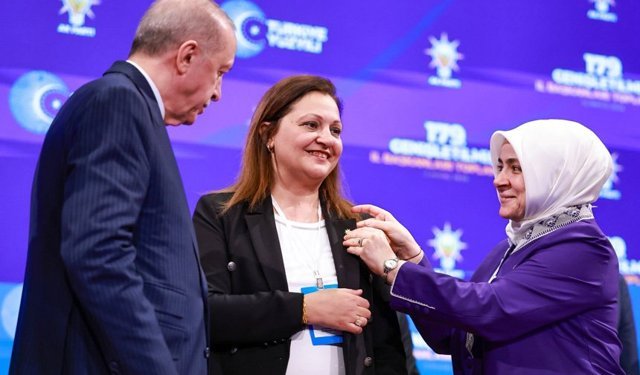 Afyonkarahisar Belediye Başkanı Burcu Köksal AK Parti'ye katıldı