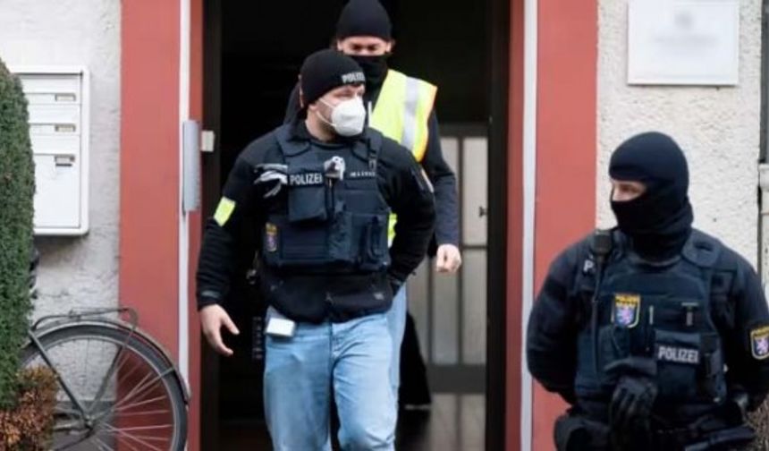 Almanya'da darbe planlayan 25 kişi gözaltına alındı