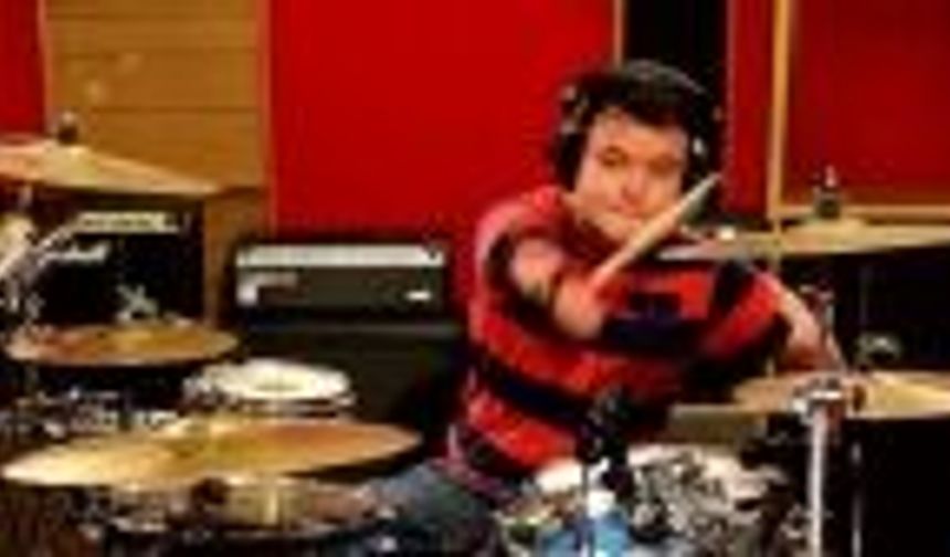 Elleri olmayan baterist