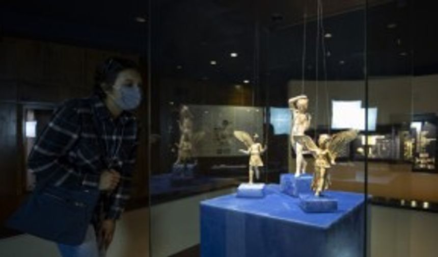 İZMİR - "Peri heykelcikleri" İzmir Arkeoloji Müzesinde ilk kez ziyarete açıldı