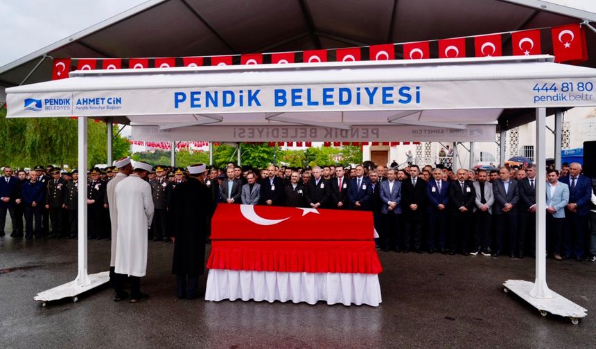 Şehit Komiser Özer'in cenazesi İstanbul'da toprağa verildi