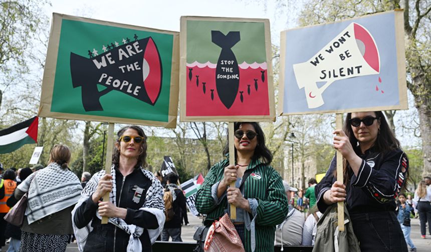 Londra'da on binlerce kişi İngiltere'nen İsrail'e silah satışını protesto etti