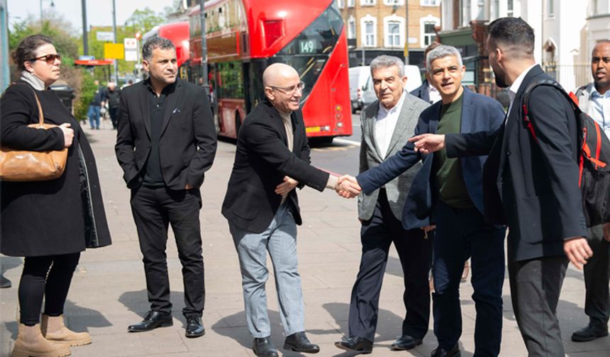 Londra Belediye Başkanı Khan, Türklerle bayramlaştı