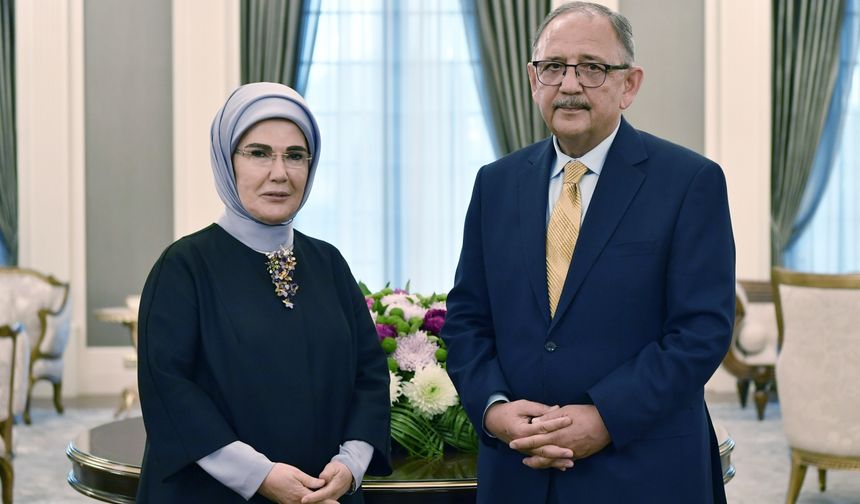 Emine Erdoğan, "Sıfır Atık" projesine verilen AKDENİZ-PA Ödülü'nü teslim aldı