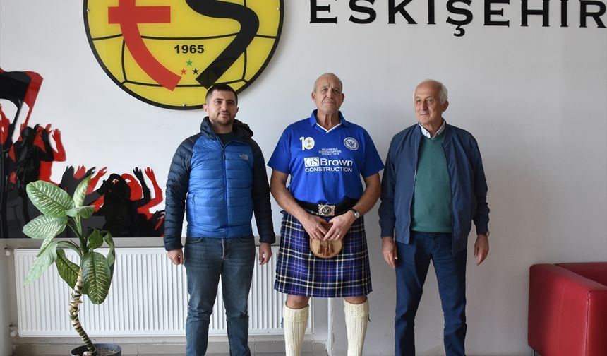 İskoç taraftar, Eskişehirspor maçını tribünden izlemek için 4 bin kilometre katetti