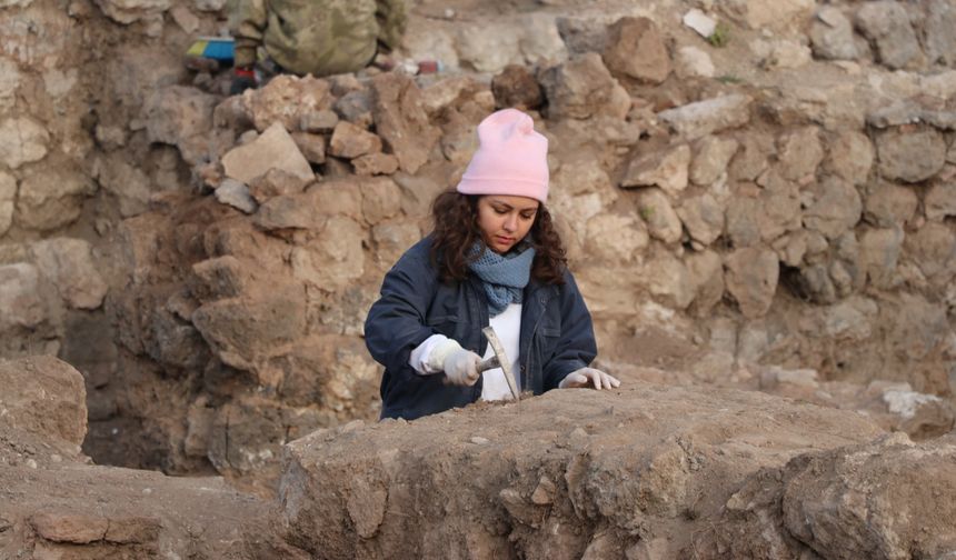 Hadrianopolis Antik Kenti'nde 1600 yıllık Hazreti Süleyman betimli kolye ucu bulundu