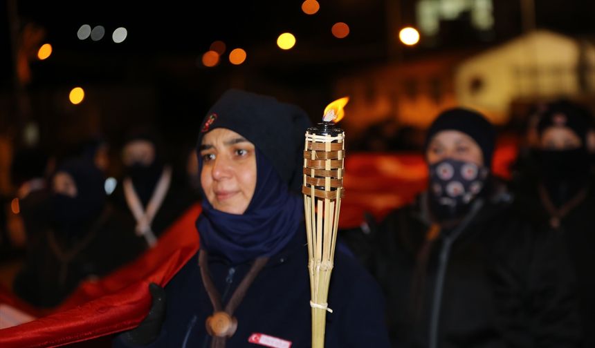 Erzurum'da Sarıkamış şehitleri anısına fener alayı düzenlendi