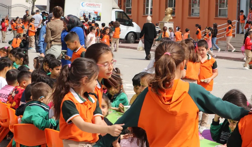 Konya’da Cansuyu Derneği okullarda öğrencilerle buluşuyor