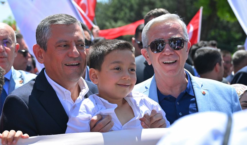 CHP Genel Başkanı Özel, Gençlik Yürüyüşü'ne katıldı