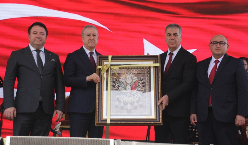 MHP'li Durmaz, Mersin'de Türkmen Şöleni'nde konuştu