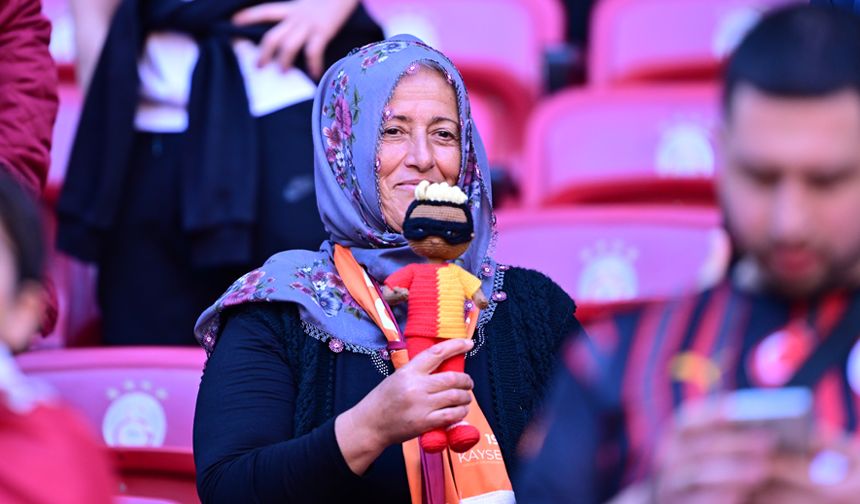 'Osimhen Bebeği' ören Neslihan Demir maça davet edildi