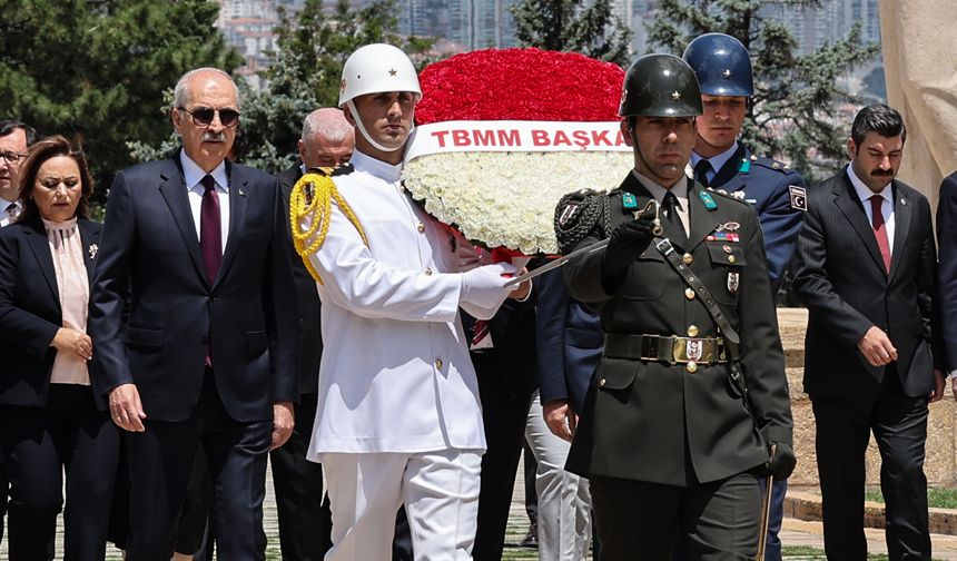 TBMM Başkanı Kurtulmuş Anıtkabir'i ziyaret etti