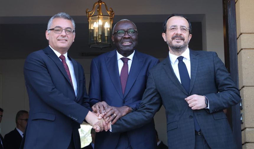 Kıbrıs’ta iki toplum lideri ara bölgede görüştü