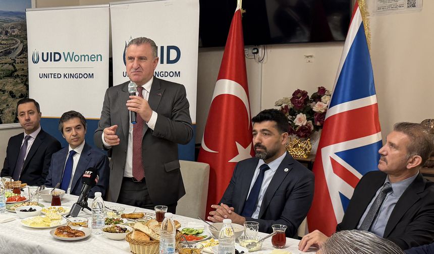 Bakan Bak, Londra'da STK temsilcileri ile kahvaltıda buluştu