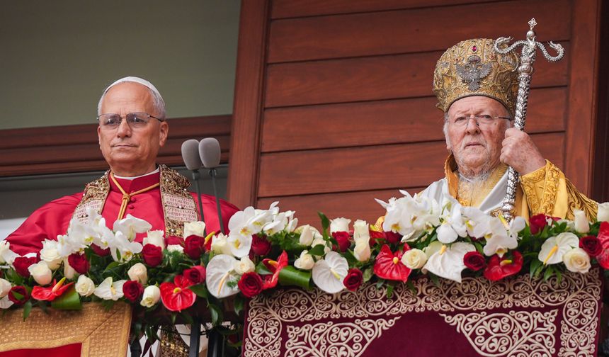 Papa 14. Leo, İstanbul'da Aya Yorgi Kilisesi'ndeki ayine katıldı