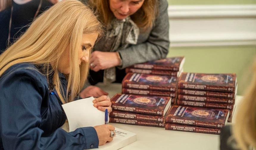 Dr. Demirbaş'ın 'The Cosmic Secrets of Your Destiny' Kitabı Londra’da Tanıtıldı